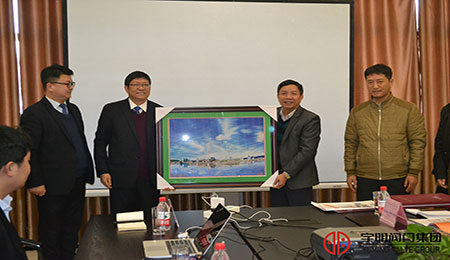 Khách hàng đến thăm nhà máy